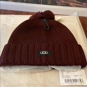 BNWT UGG Maroon Cuff Pompom Beanie